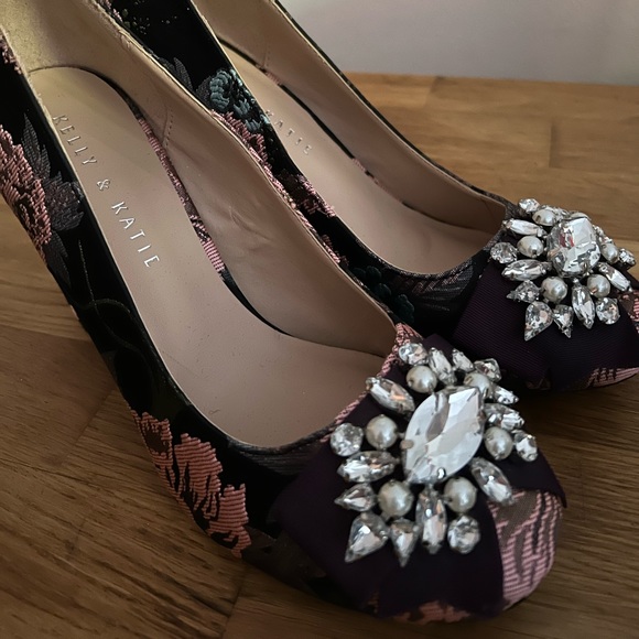 Kelly & Katie Embellished heels - Picture 2 of 4